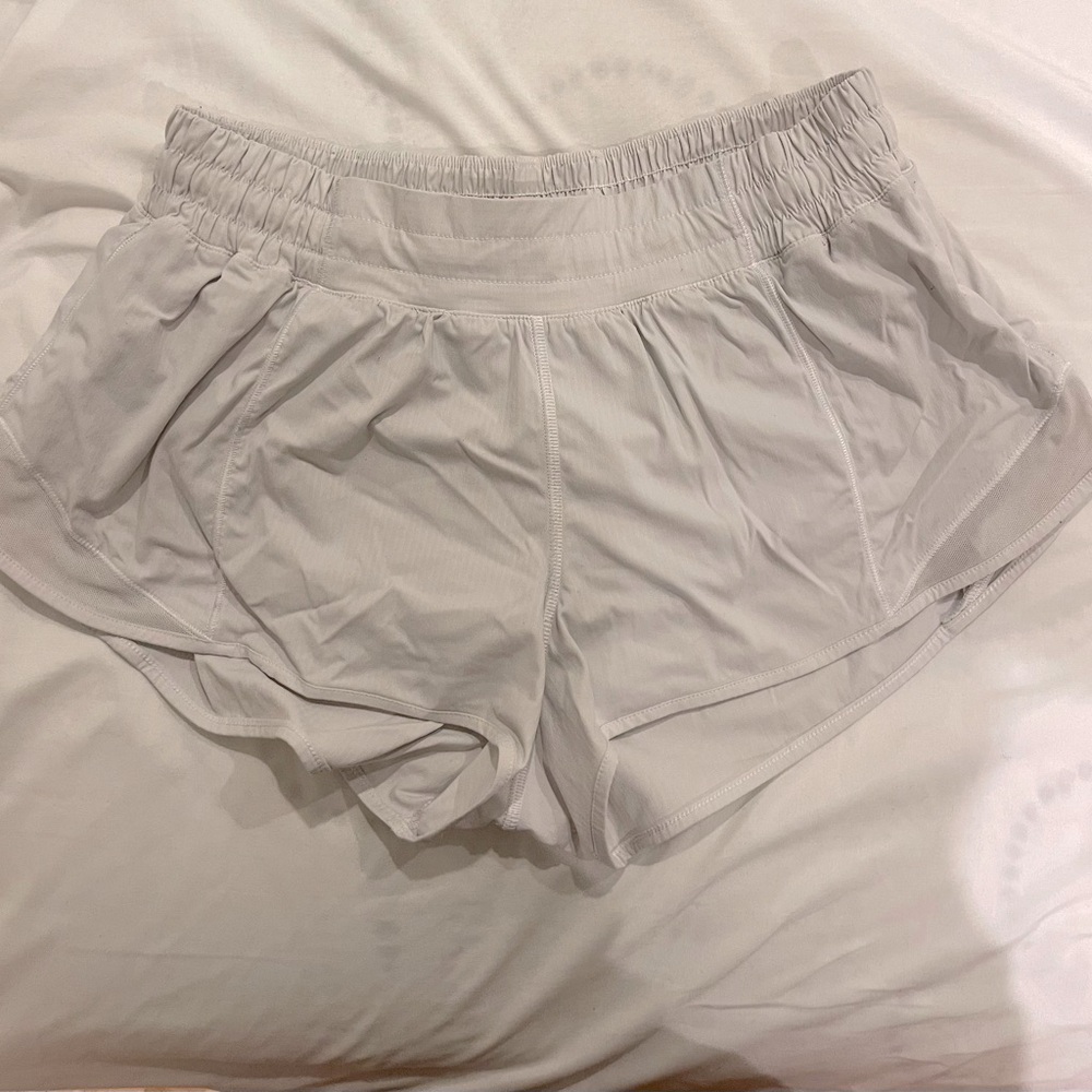 Lululemon high rise hottie hot shorts size 8 2.5”